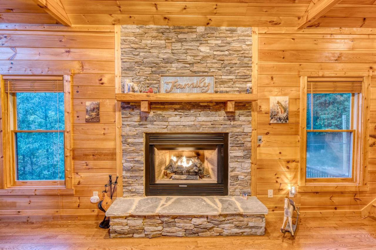 Trout N' About Your Blue Ridge Mountains Retreat, Hot Tub + Game Room! Ellijay Exterior foto